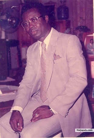 DR STEPHEN - click for next photo