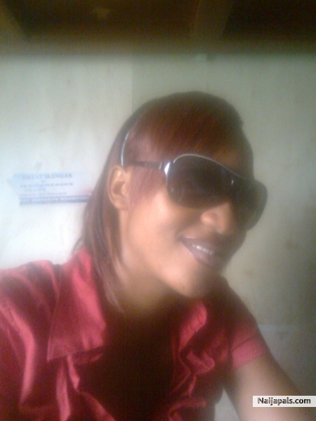 Smilin babe - click for next photo