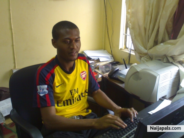 A proud Gunner fan - click for next photo