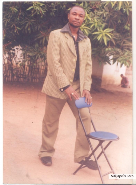 looking 4 a single woman - click for next photo