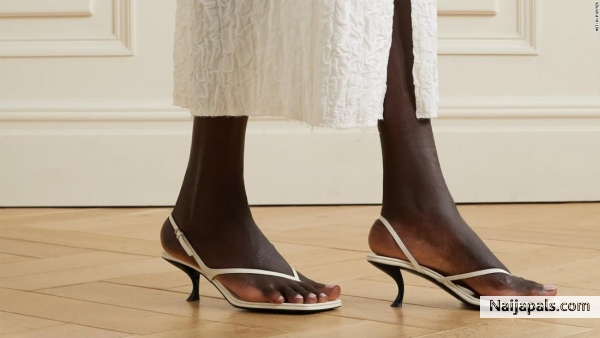 making my shoes is a success! I can now walk. - click for next photo