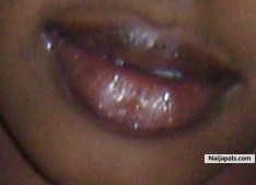 kiss my lips - click for next photo