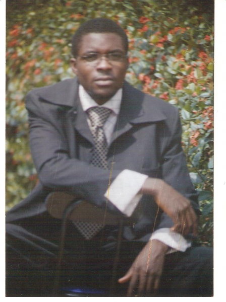 Can u tell the man behind this pic??? - click for next photo