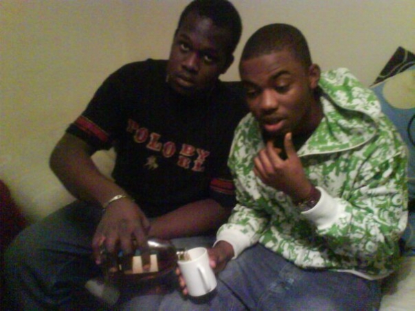 Chillin with ma niggas sippin on some hennessy..u digg!? - click for next photo