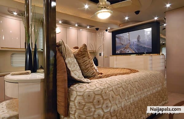 HERE IS MY OWN ROOM - click for next photo