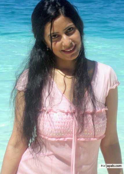 Shazida Khatun Assamese webmaster - click for next photo