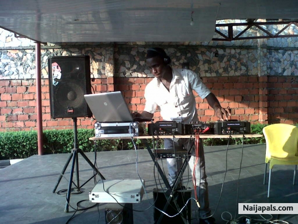 It' s DeeJay Flexy Ru again............. - click for next photo