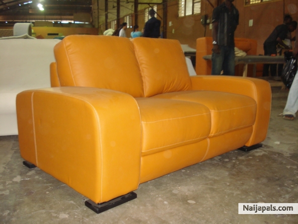 HOME SETTEE - click for next photo