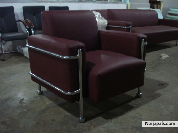 HOME SETTEE - click for next photo