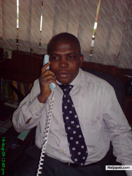 Meet a Gentileman witha class - click for next photo