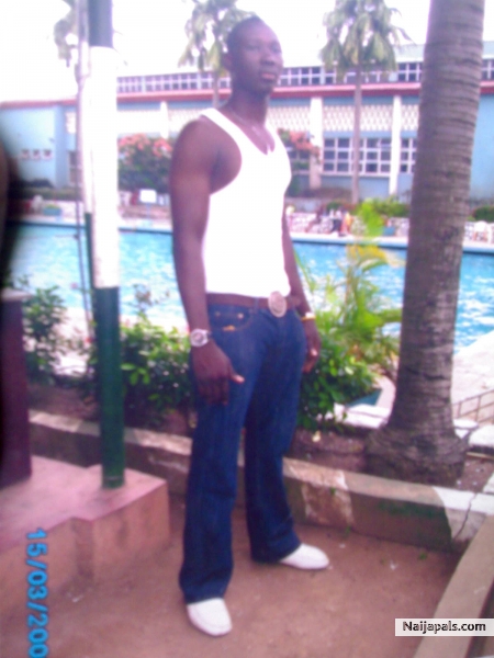 hey! watz up ppl this your guy felix by name...am here to do something so serious...so need to know more?..hallo me - click for next photo