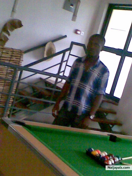 playin' snooker at la' meridian Hotel Uyo - click for next photo