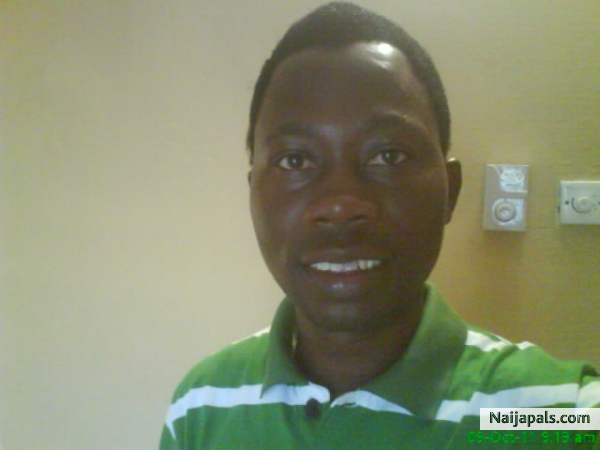 PERFORMING LIVE ON STAGE IN GHANA MUSIC NIGHT. - click for next photo
