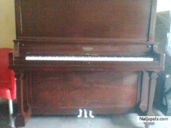 Piano Dealer - click for next photo