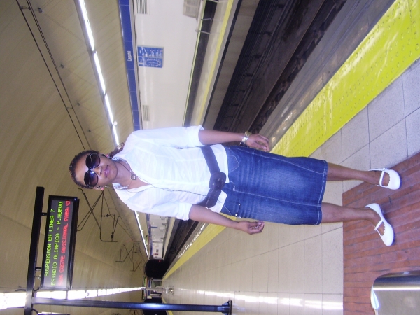 d girl just dey - click for next photo