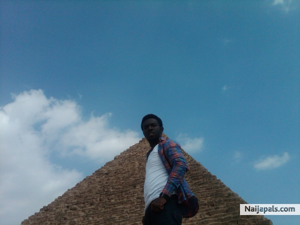soaring at d heights of d pyramids - click for next photo