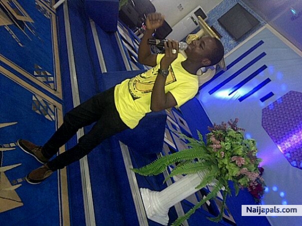 bringing down the glory of God - click for next photo