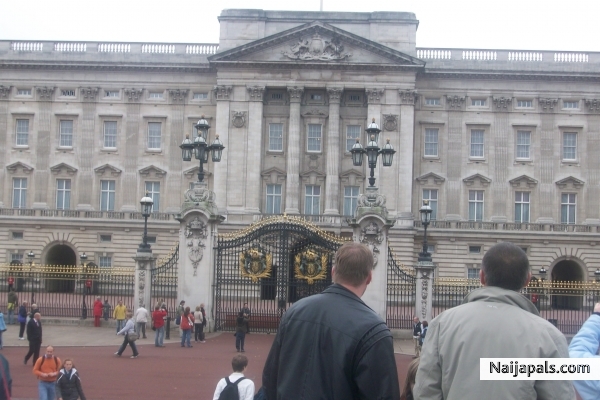 THIS A SWEET PLACE TO BE IN ENGLAND - click for next photo