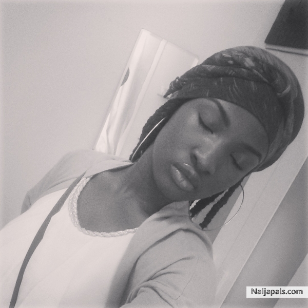 sleepselfie - click for next photo