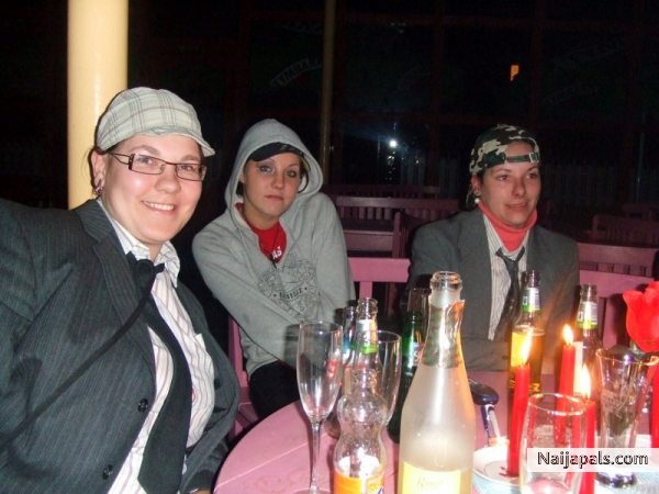 in my cousin hen-party - click for next photo
