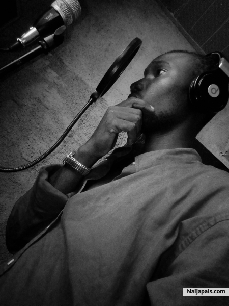 Prinxeboko music/sound engineer - click for next photo