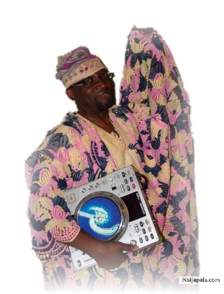 dj miuzikmaxxx - click for next photo