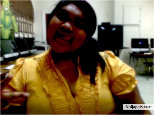 YEllOW POSE - click for next photo