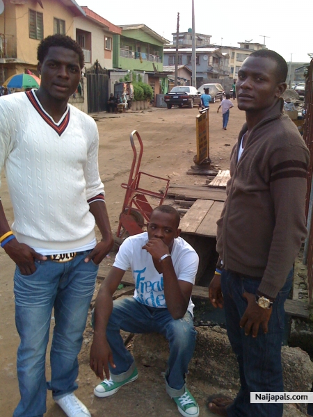 Wit frnds in Lag.... - click for next photo