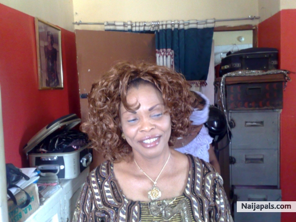 Ma Lovely Momsy with her golden smilez - click for next photo