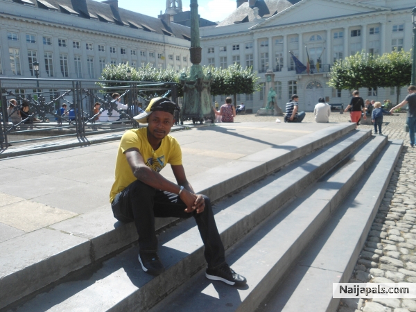  - click for next photo