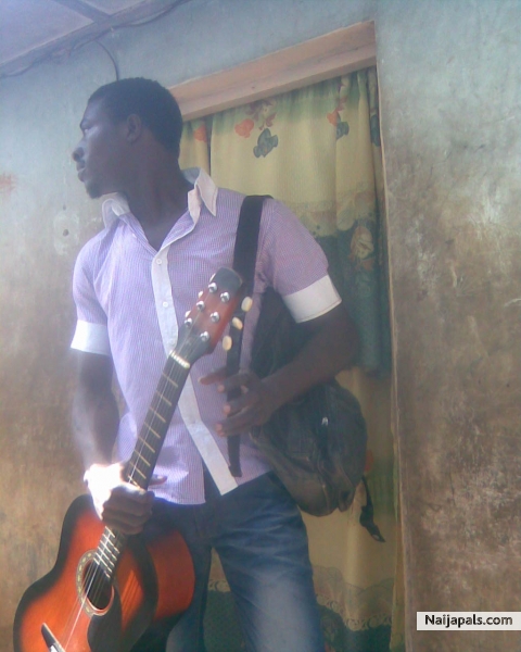 guitar man - click for next photo