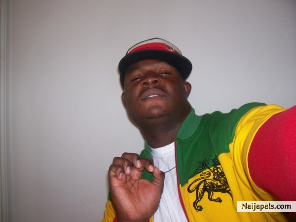 chillin in a ' b' boi stance!!! - click for next photo