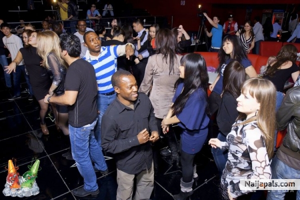 HAPPY FANS FLEXING IN CONCERT - click for next photo