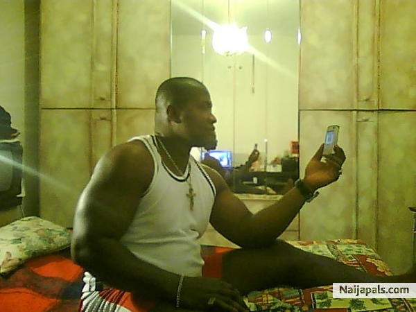 Tony Montana - click for next photo