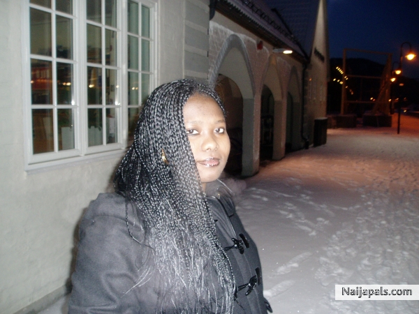 in d train station - click for next photo
