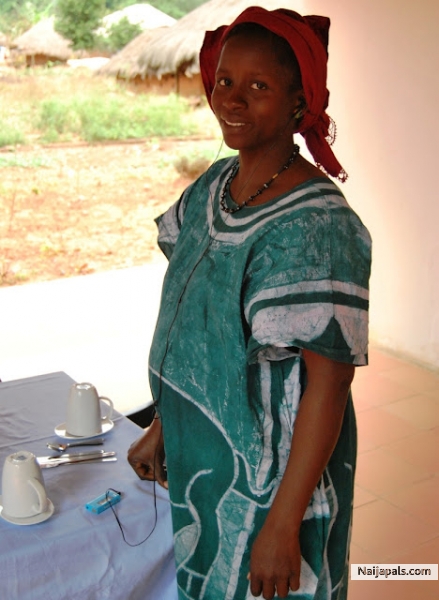 because of the tea cups the morning kitchen cook looks into mine pot! - click for next photo