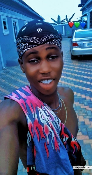 Upcoming artiste - click for next photo