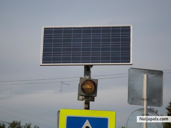 Nigeria solar traffic system. you only find along the Naijapals way! - click for next photo