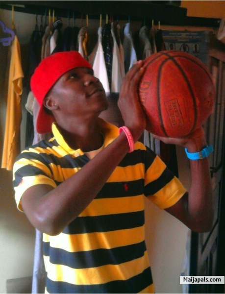 I' m an easy going handsome man looking for a sugar mommy - click for next photo
