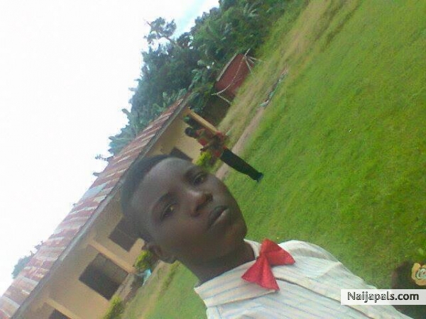 IS YOUR BOY TEEGOLD ON THE BUILDING - click for next photo
