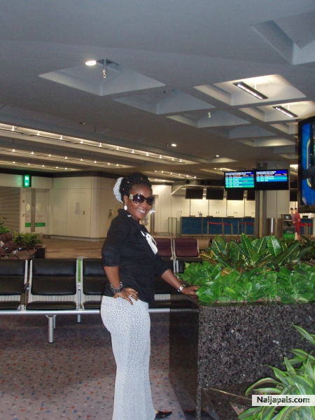 hong kong airport - click for next photo