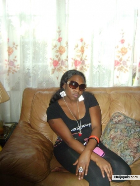 chilling at my friends house - click for next photo