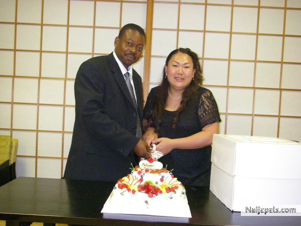 cutting the cake with wifey - click for next photo