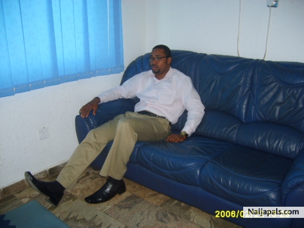 julius in relaxation mode - click for next photo