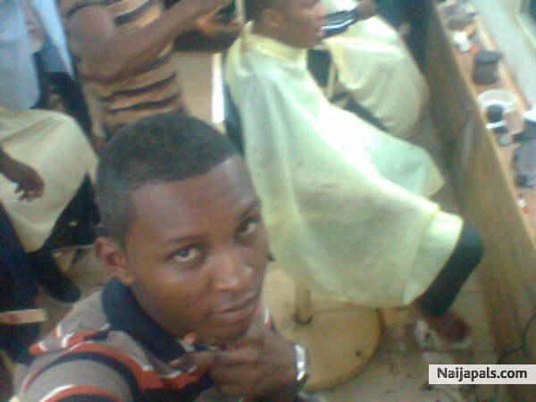 tune in a barber' s shop - click for next photo