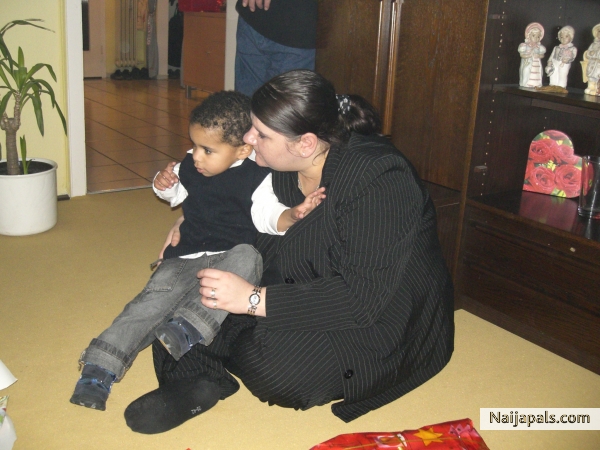 mother and son how sweet is it lol - click for next photo