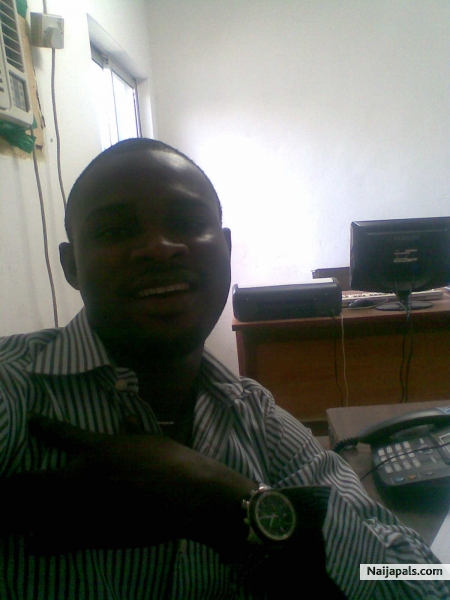 SMILING IYKE - click for next photo