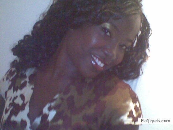 EBONY CHIC - click for next photo