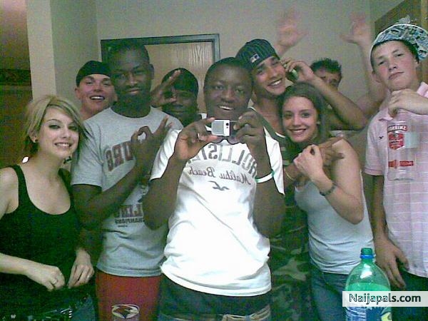 Partying with hommies - click for next photo