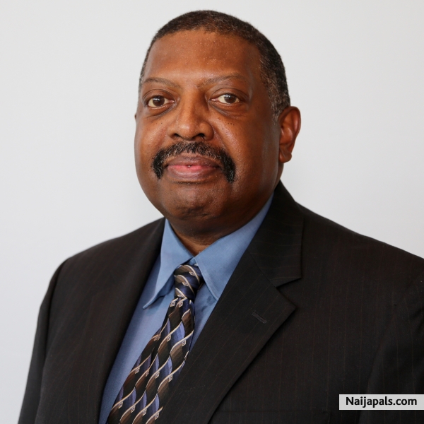 Mature Liberian professional - click for next photo